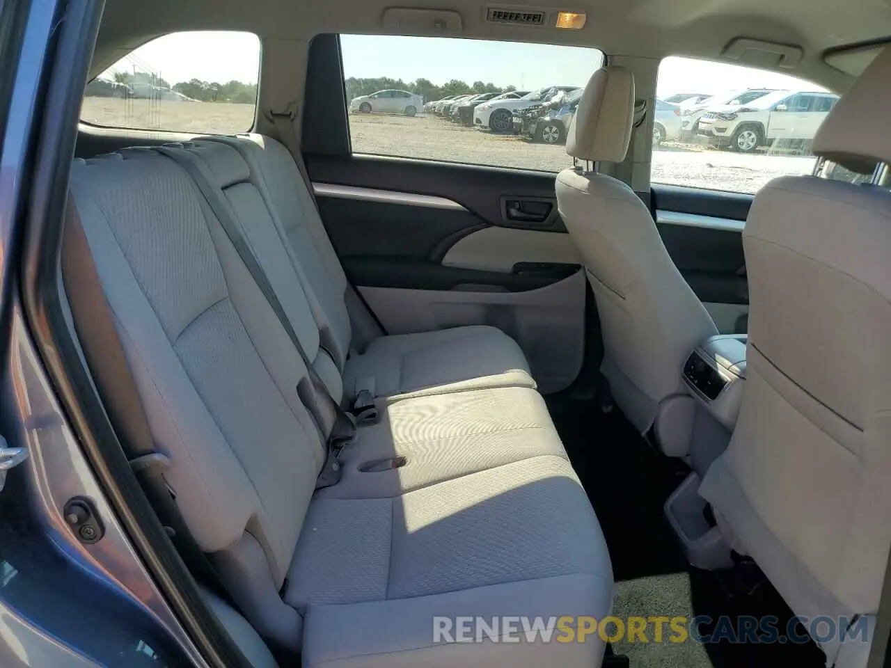 11 Photograph of a damaged car 5TDBZRFH2KS940185 TOYOTA HIGHLANDER 2019