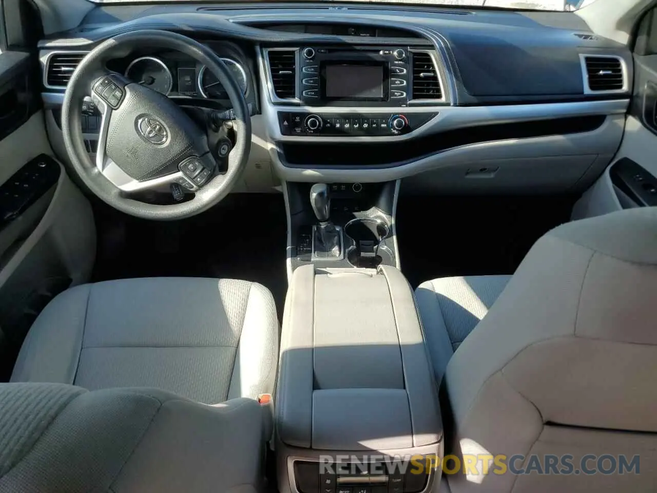 8 Photograph of a damaged car 5TDBZRFH2KS940185 TOYOTA HIGHLANDER 2019