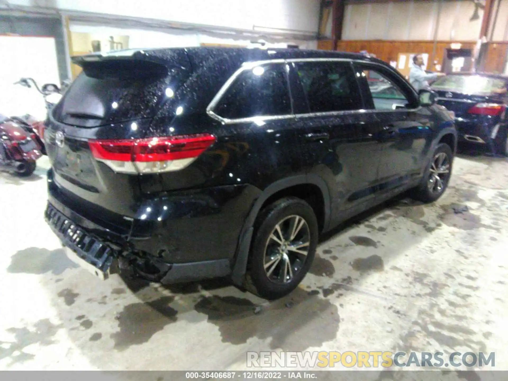 4 Photograph of a damaged car 5TDBZRFH2KS942292 TOYOTA HIGHLANDER 2019