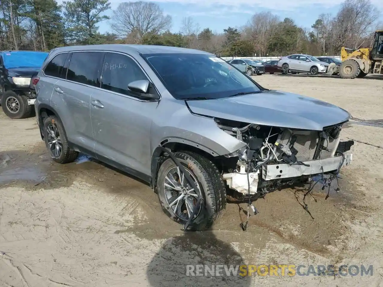 4 Photograph of a damaged car 5TDBZRFH2KS967404 TOYOTA HIGHLANDER 2019