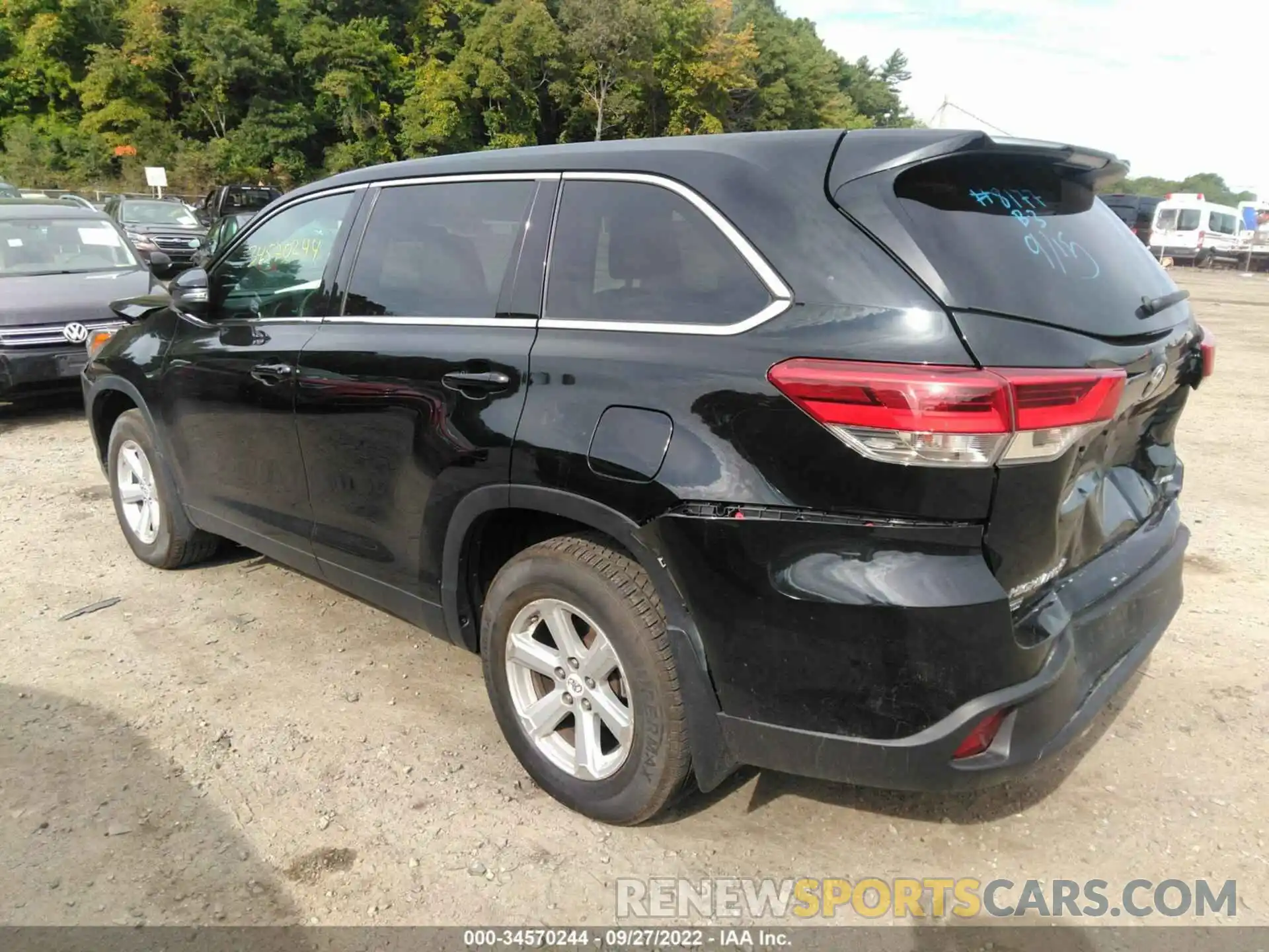 3 Photograph of a damaged car 5TDBZRFH3KS700384 TOYOTA HIGHLANDER 2019