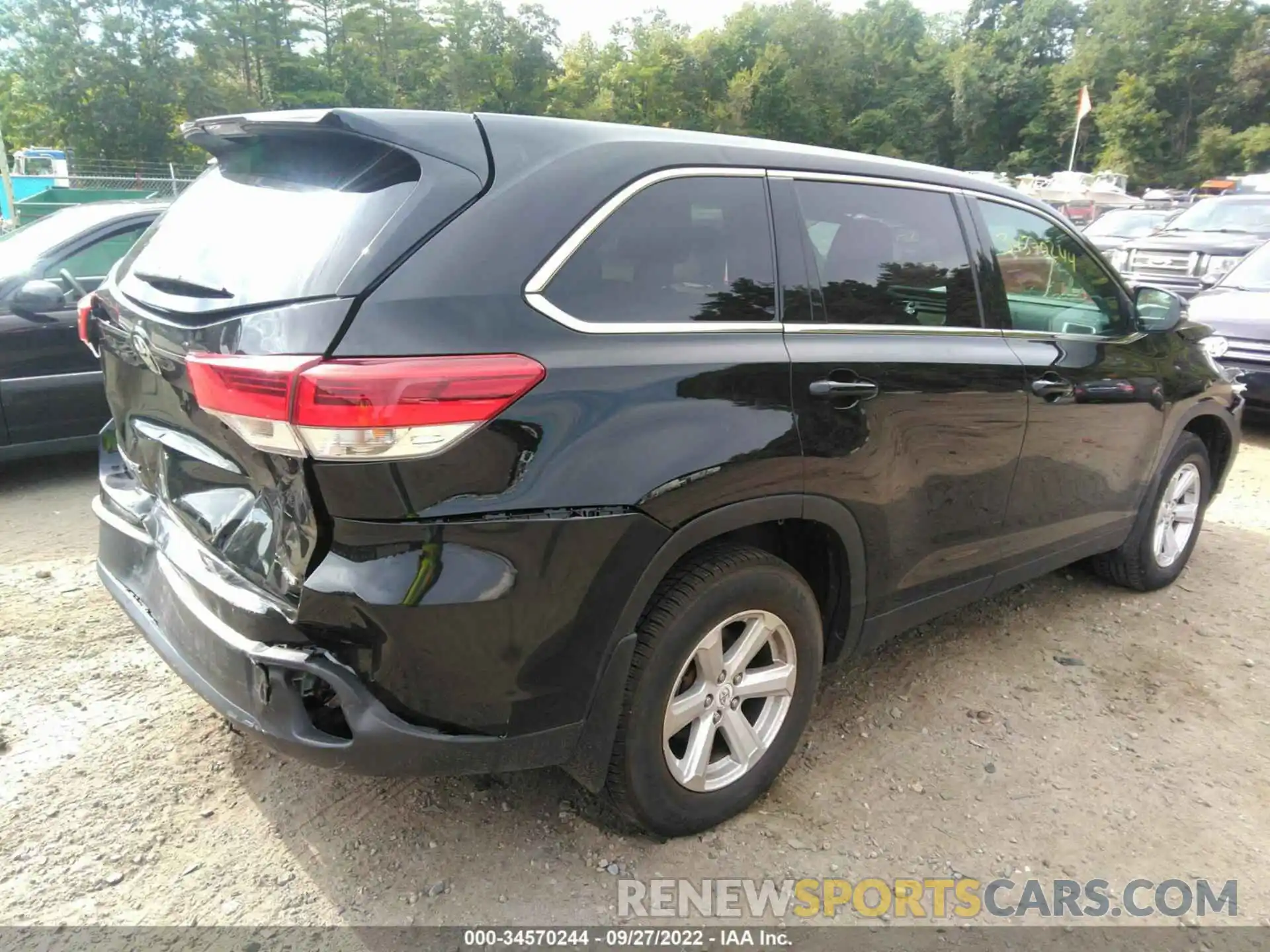 4 Photograph of a damaged car 5TDBZRFH3KS700384 TOYOTA HIGHLANDER 2019