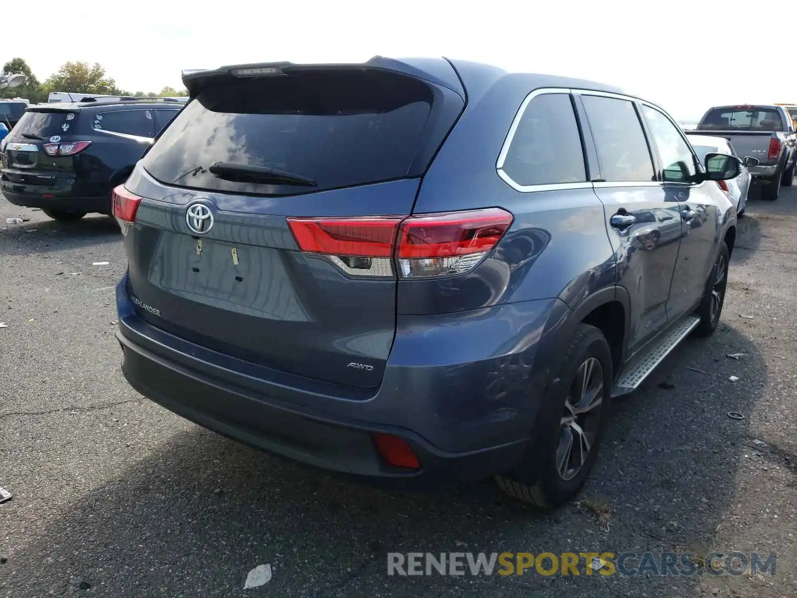 4 Photograph of a damaged car 5TDBZRFH3KS703950 TOYOTA HIGHLANDER 2019