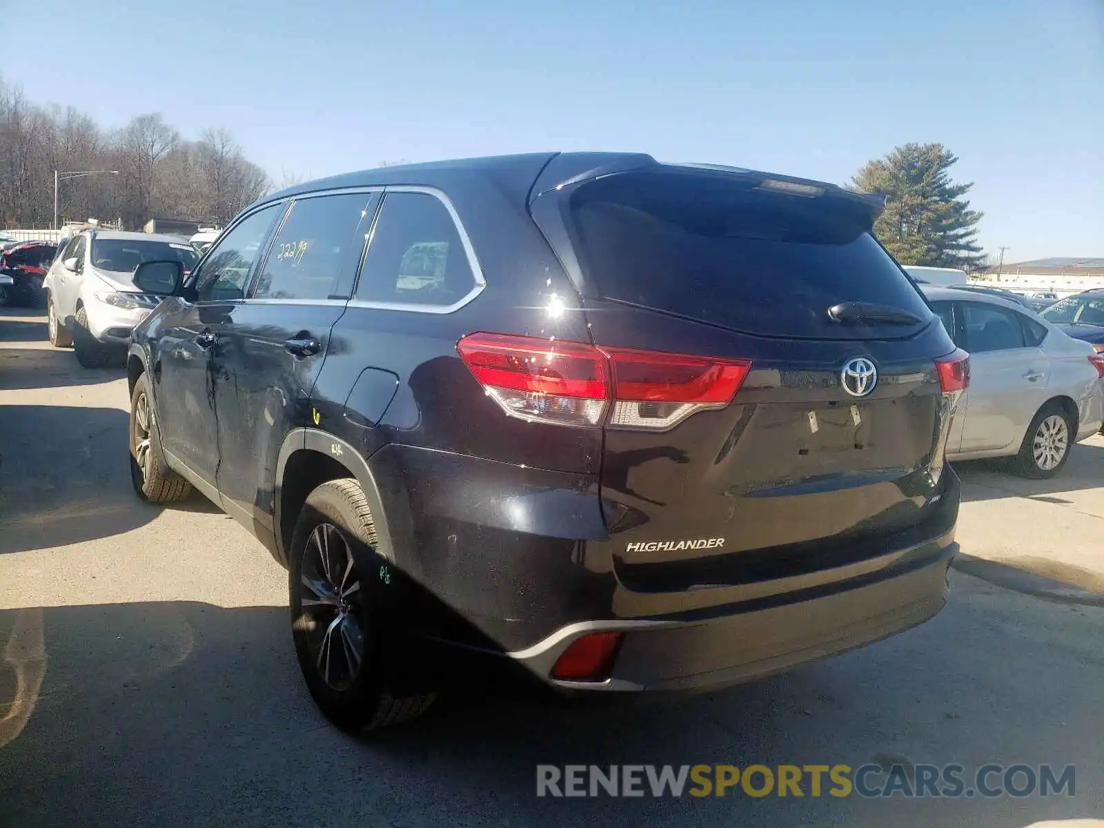 3 Photograph of a damaged car 5TDBZRFH3KS710462 TOYOTA HIGHLANDER 2019