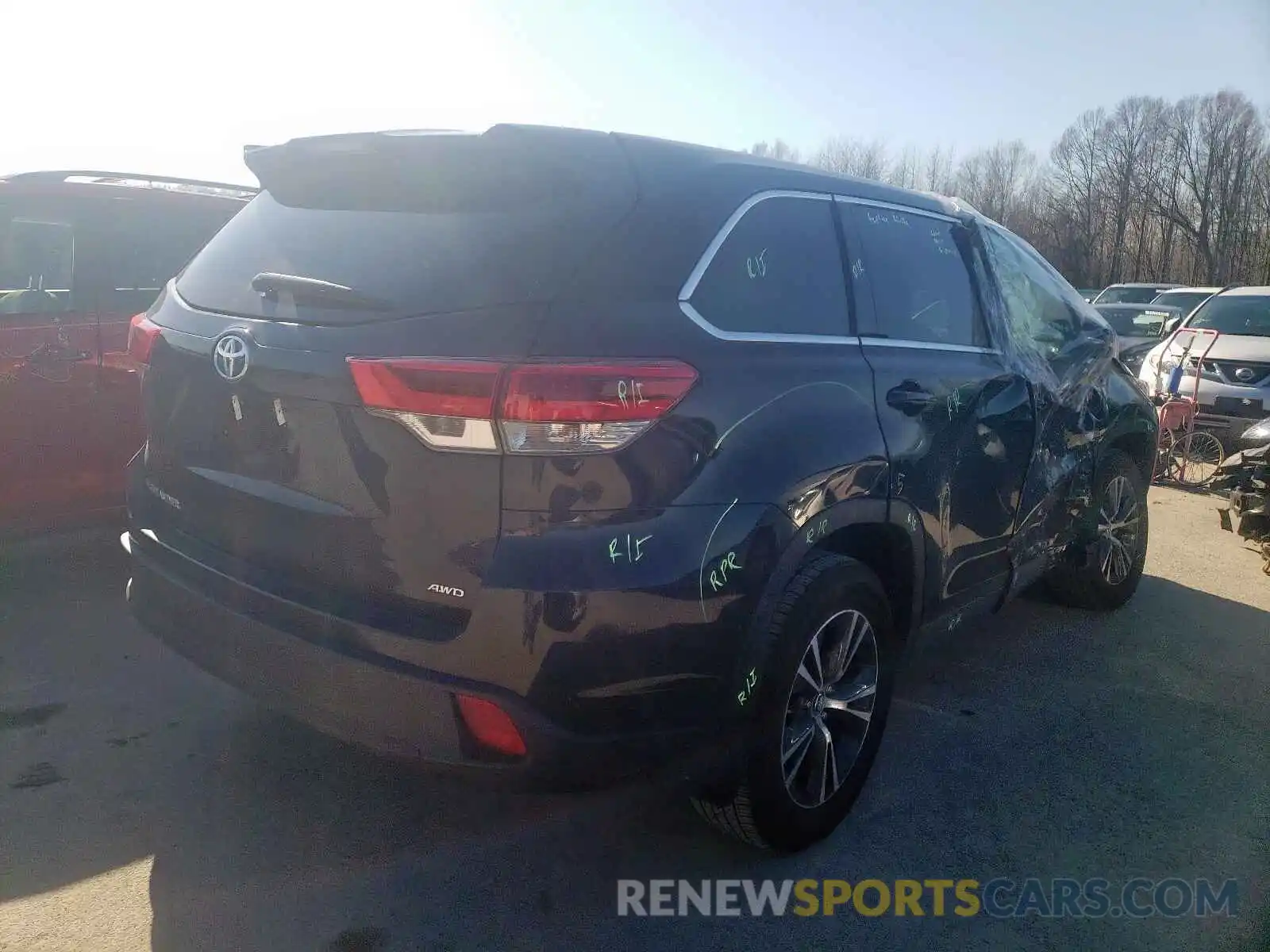 4 Photograph of a damaged car 5TDBZRFH3KS710462 TOYOTA HIGHLANDER 2019