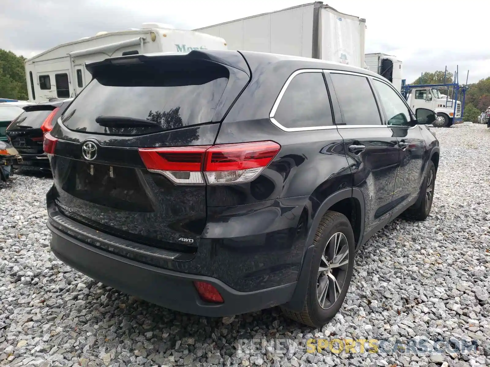 4 Photograph of a damaged car 5TDBZRFH3KS719937 TOYOTA HIGHLANDER 2019