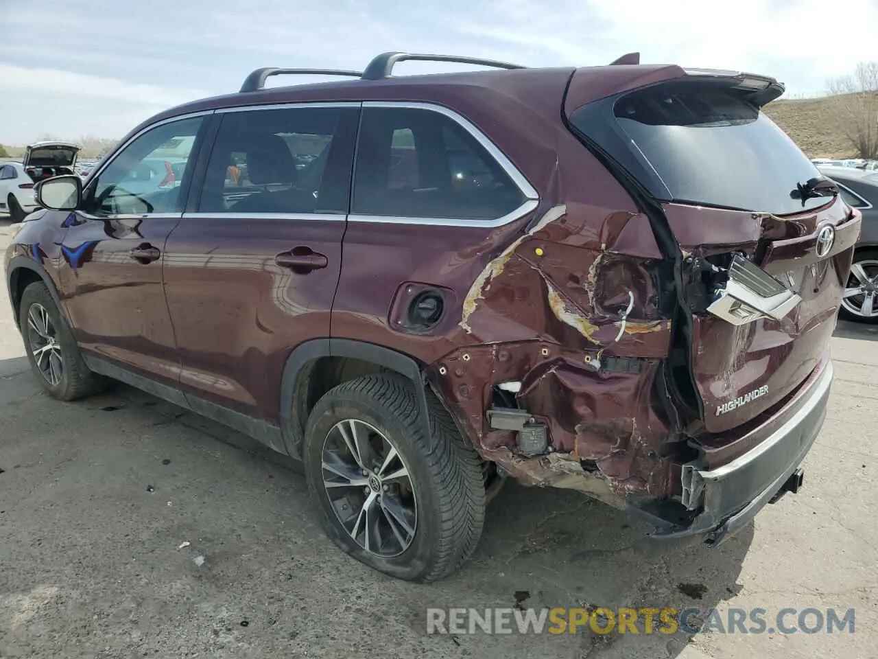 2 Photograph of a damaged car 5TDBZRFH3KS746281 TOYOTA HIGHLANDER 2019