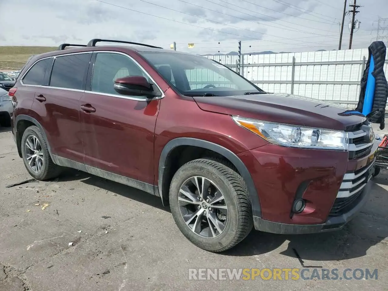 4 Photograph of a damaged car 5TDBZRFH3KS746281 TOYOTA HIGHLANDER 2019