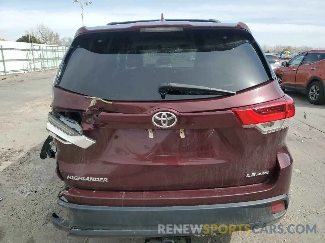 6 Photograph of a damaged car 5TDBZRFH3KS746281 TOYOTA HIGHLANDER 2019