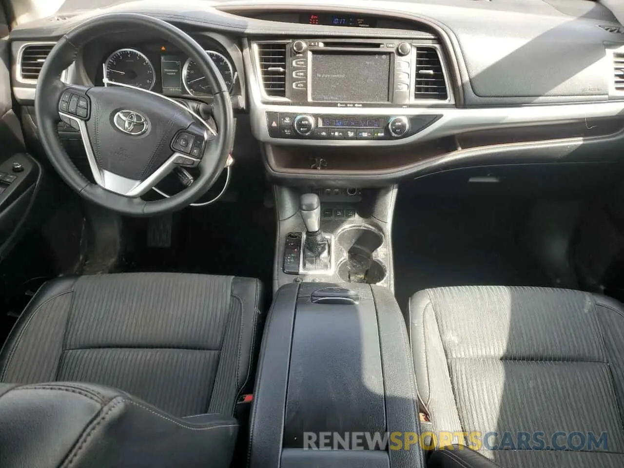 8 Photograph of a damaged car 5TDBZRFH3KS746281 TOYOTA HIGHLANDER 2019