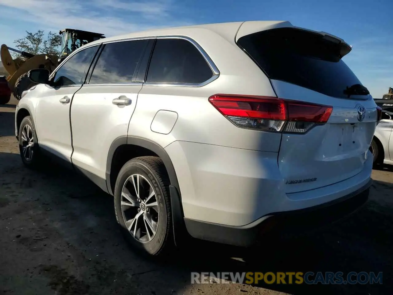 2 Photograph of a damaged car 5TDBZRFH3KS919684 TOYOTA HIGHLANDER 2019