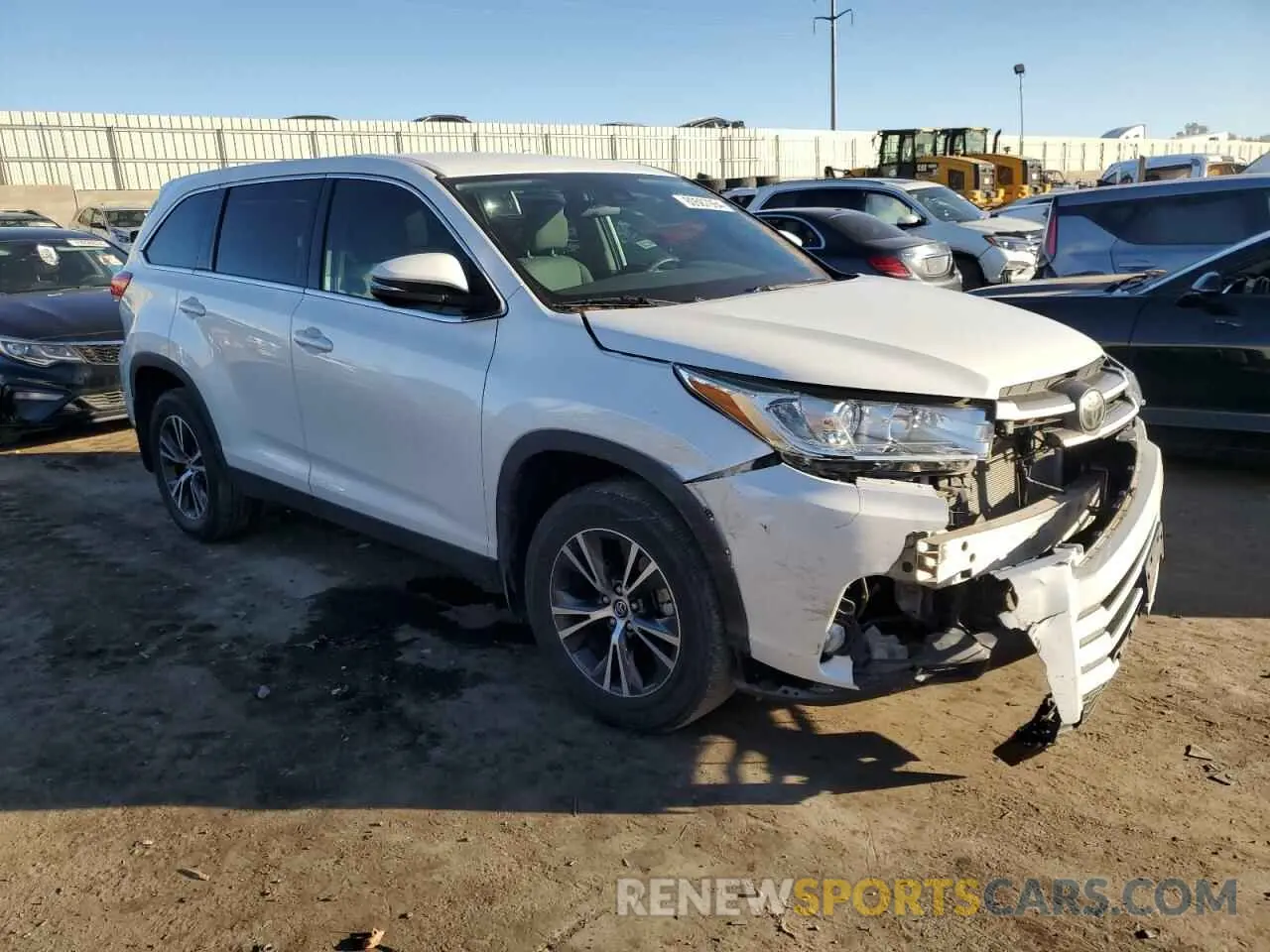 4 Photograph of a damaged car 5TDBZRFH3KS919684 TOYOTA HIGHLANDER 2019