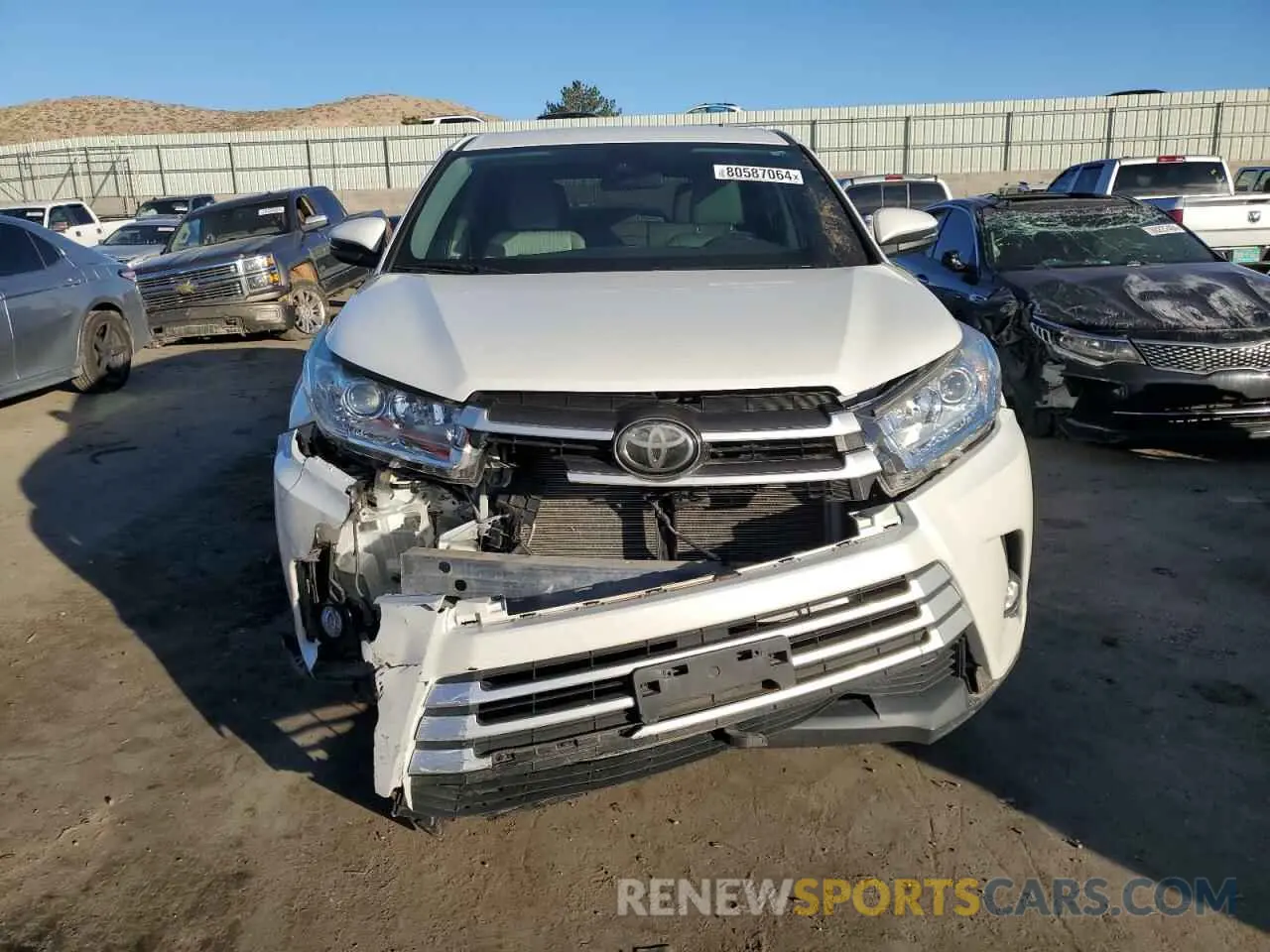 5 Photograph of a damaged car 5TDBZRFH3KS919684 TOYOTA HIGHLANDER 2019