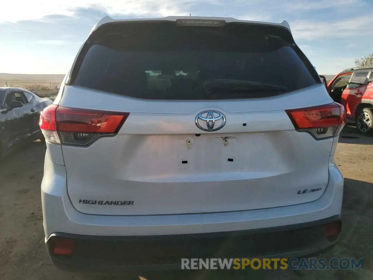 6 Photograph of a damaged car 5TDBZRFH3KS919684 TOYOTA HIGHLANDER 2019