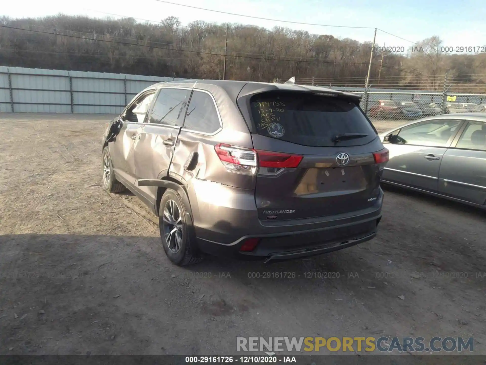 3 Photograph of a damaged car 5TDBZRFH3KS919958 TOYOTA HIGHLANDER 2019