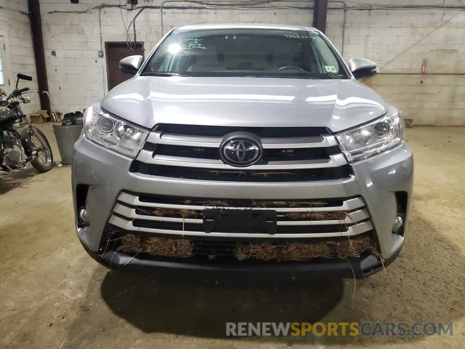 9 Photograph of a damaged car 5TDBZRFH3KS925887 TOYOTA HIGHLANDER 2019