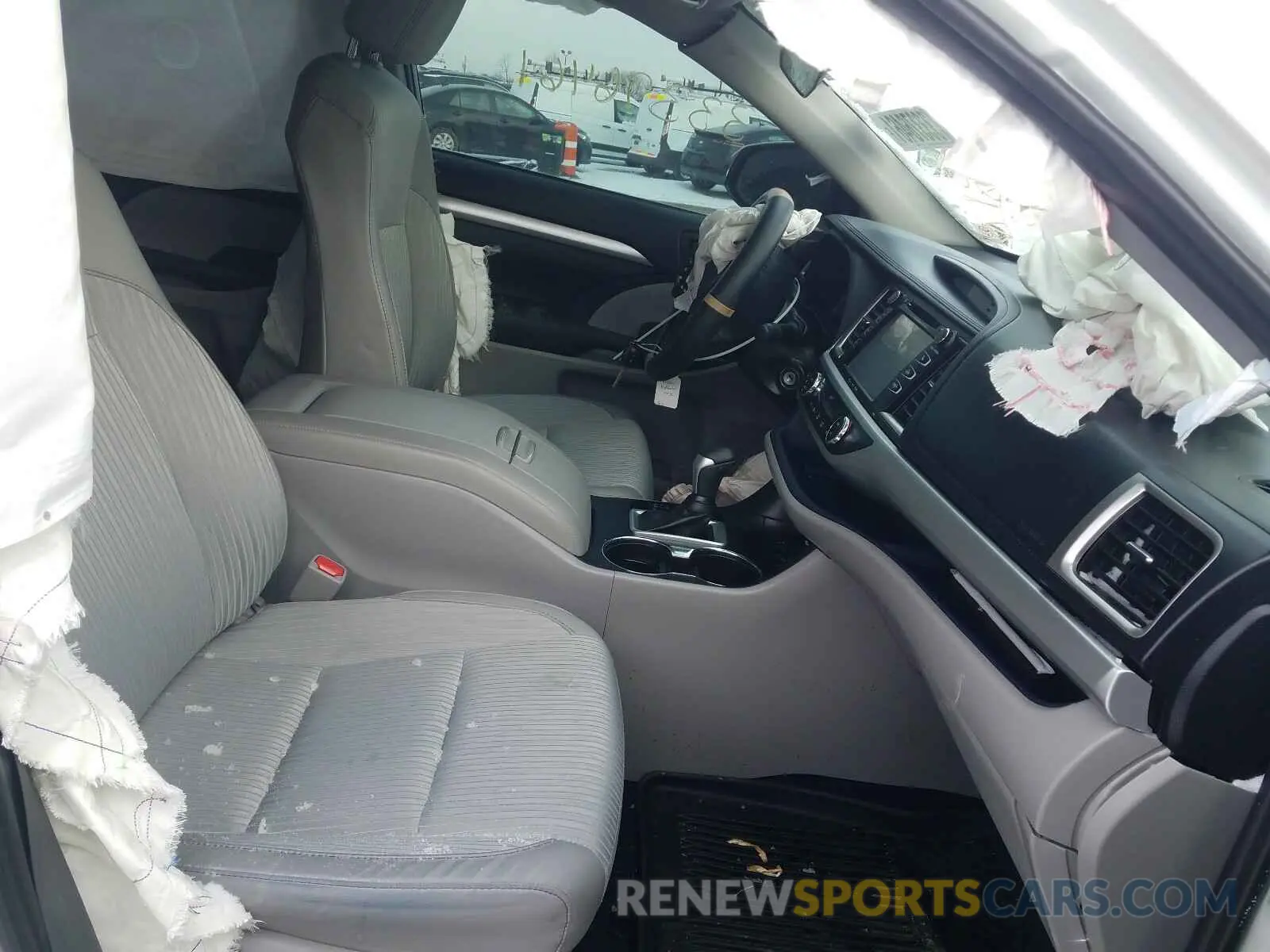 5 Photograph of a damaged car 5TDBZRFH3KS934704 TOYOTA HIGHLANDER 2019