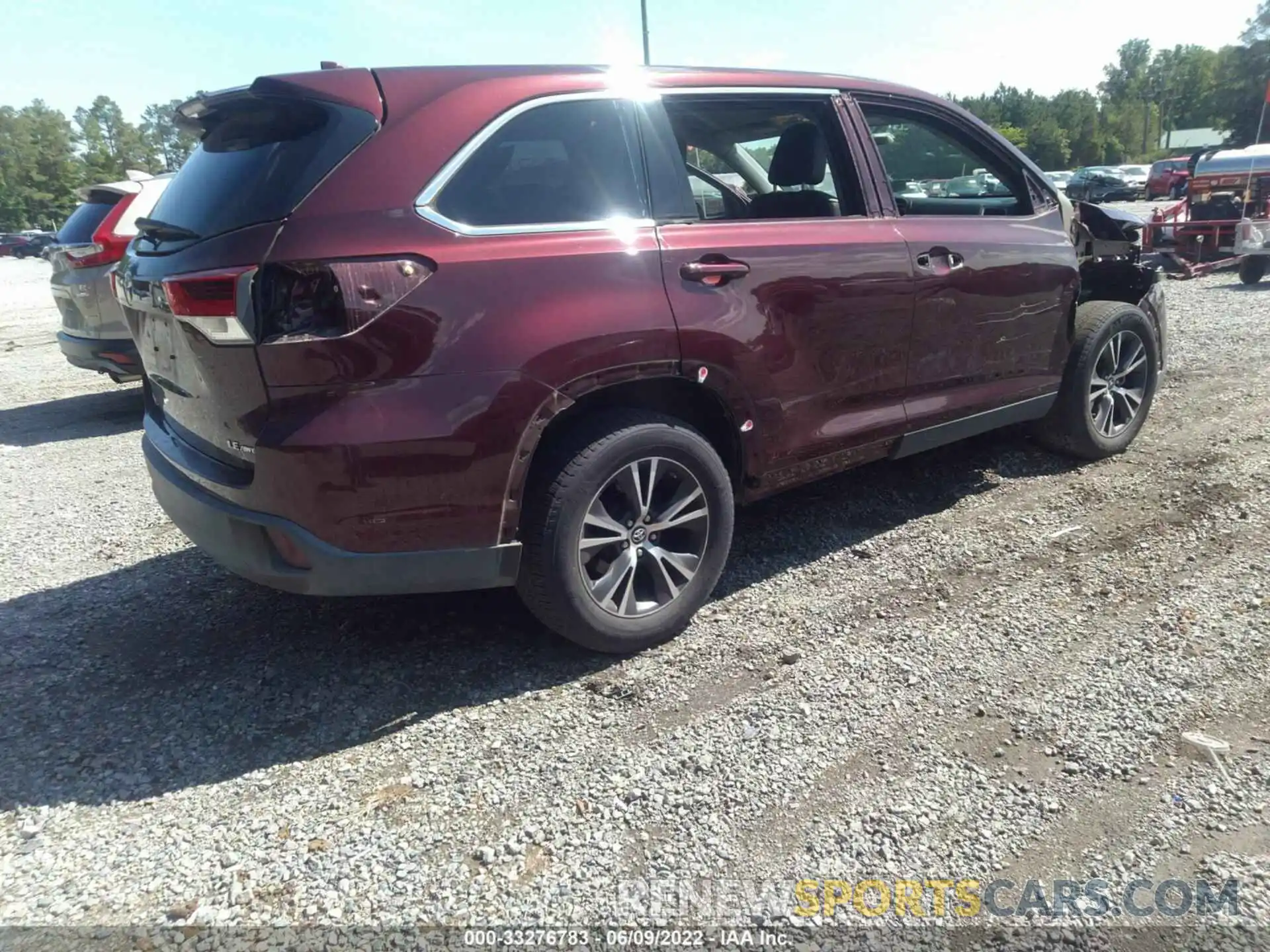 4 Photograph of a damaged car 5TDBZRFH3KS942608 TOYOTA HIGHLANDER 2019