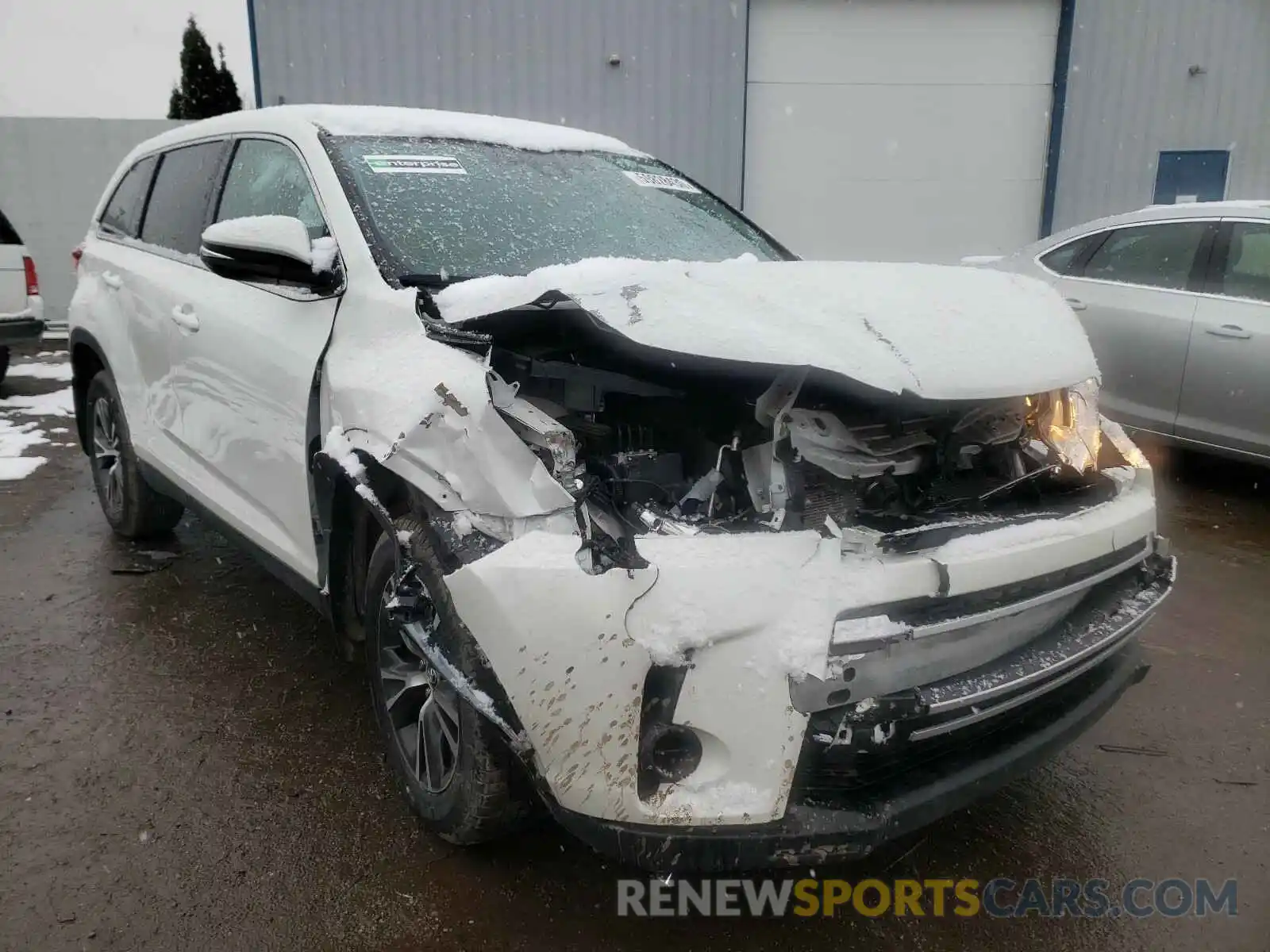 1 Photograph of a damaged car 5TDBZRFH3KS946092 TOYOTA HIGHLANDER 2019