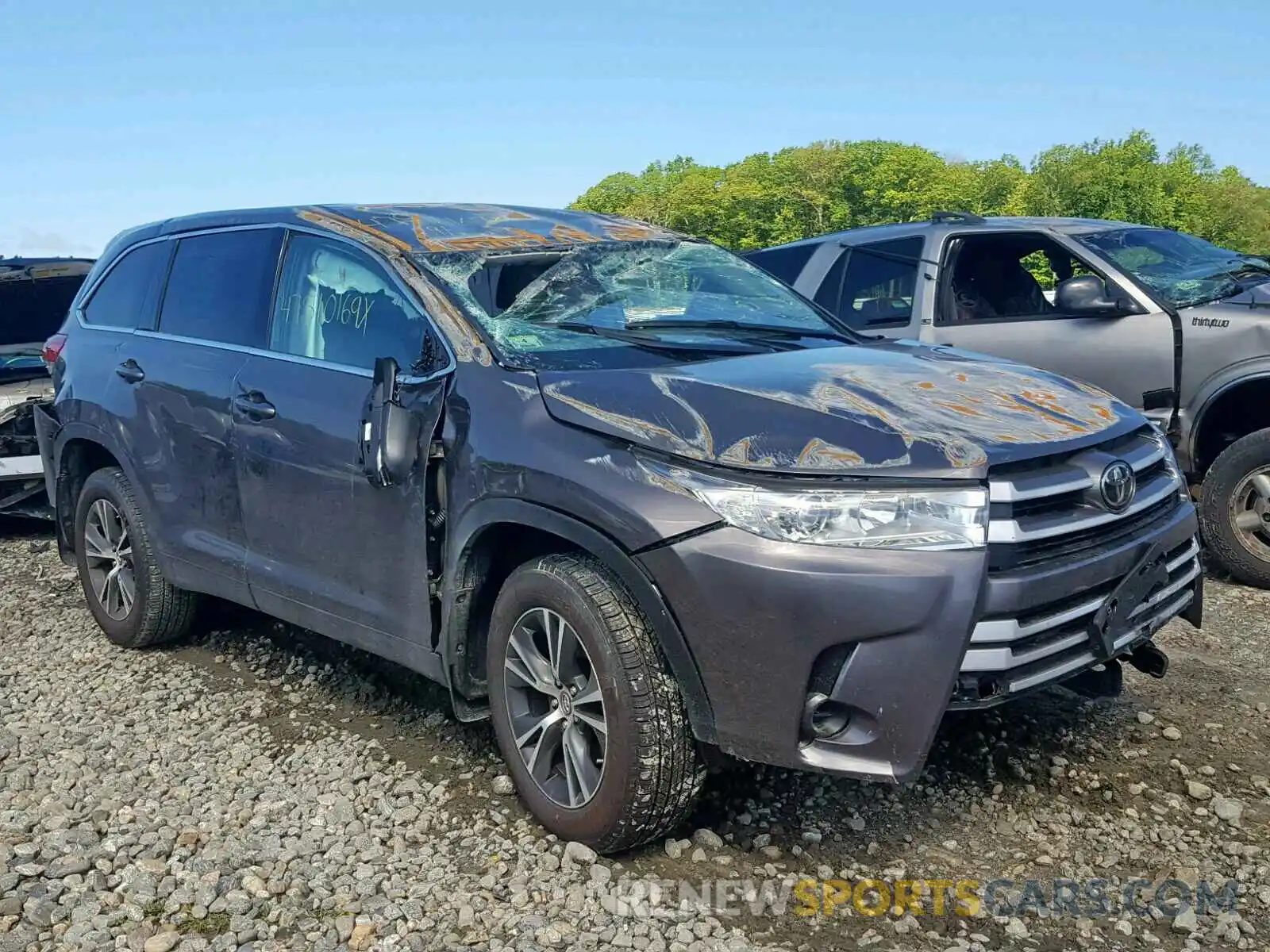 1 Photograph of a damaged car 5TDBZRFH3KS946108 TOYOTA HIGHLANDER 2019