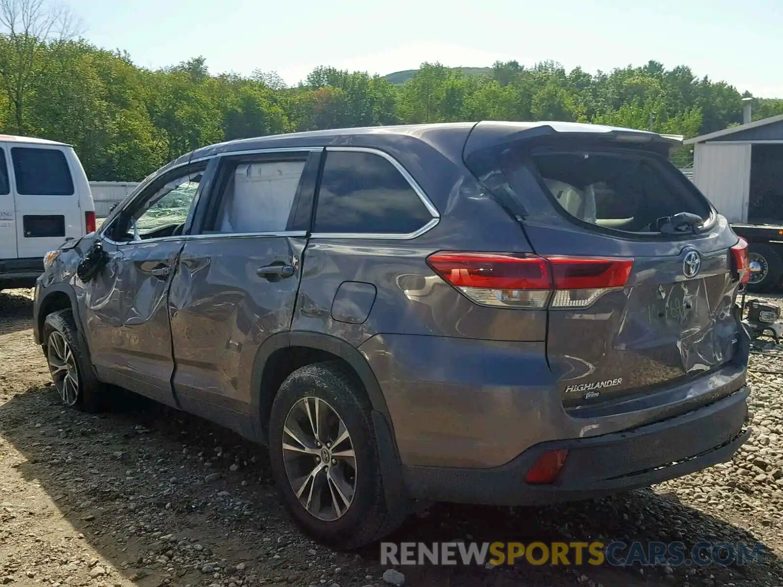 3 Photograph of a damaged car 5TDBZRFH3KS946108 TOYOTA HIGHLANDER 2019