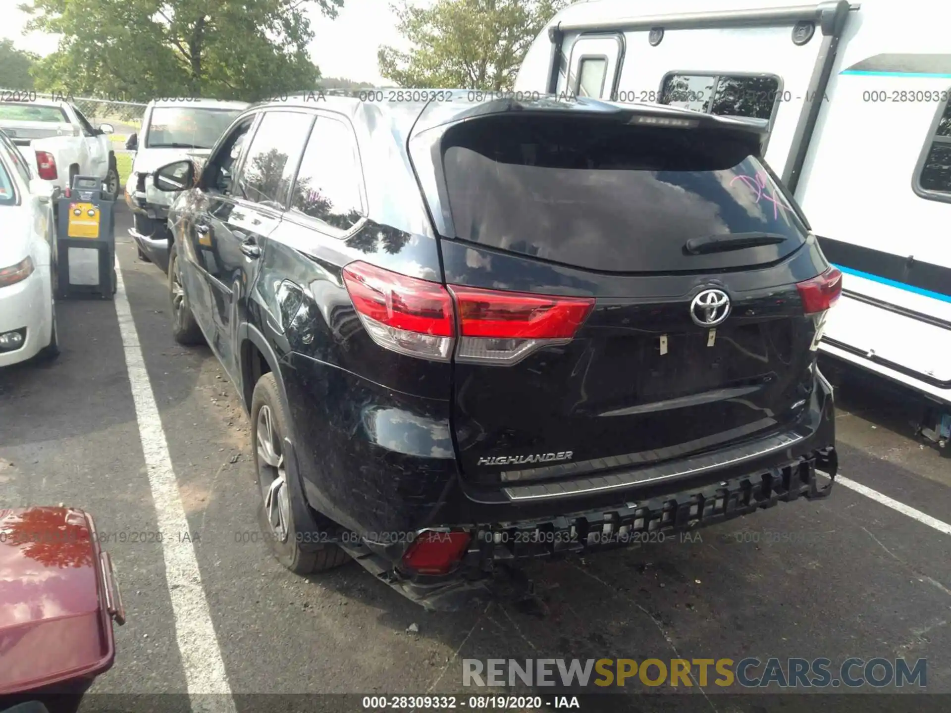 3 Photograph of a damaged car 5TDBZRFH3KS957870 TOYOTA HIGHLANDER 2019