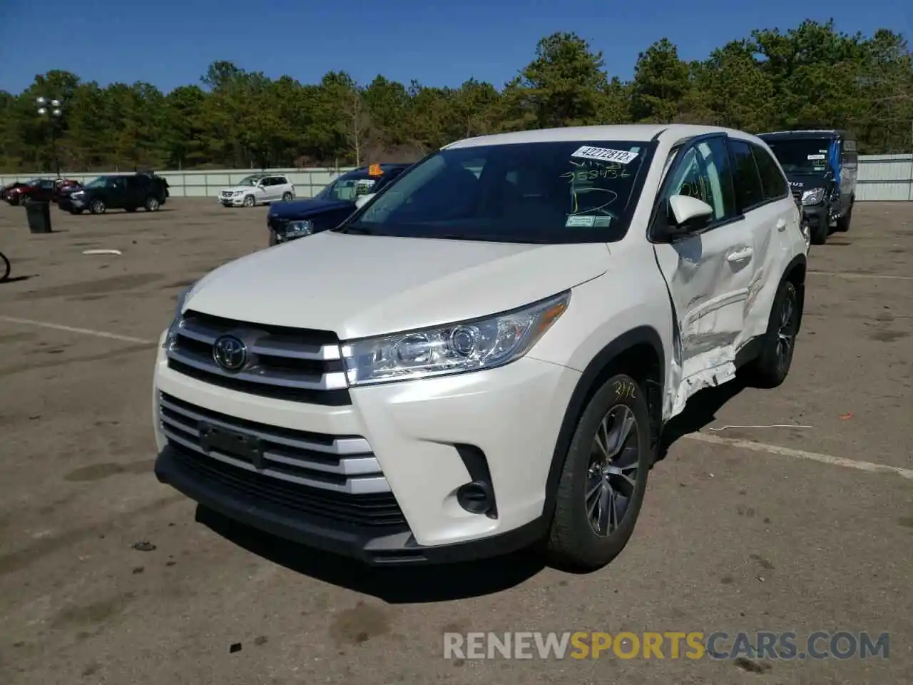 2 Photograph of a damaged car 5TDBZRFH3KS958436 TOYOTA HIGHLANDER 2019