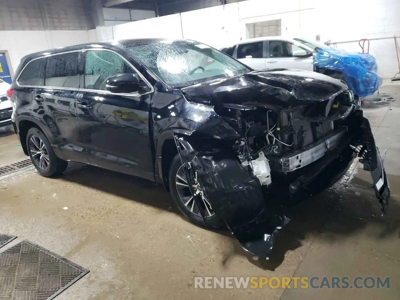 4 Photograph of a damaged car 5TDBZRFH3KS963541 TOYOTA HIGHLANDER 2019