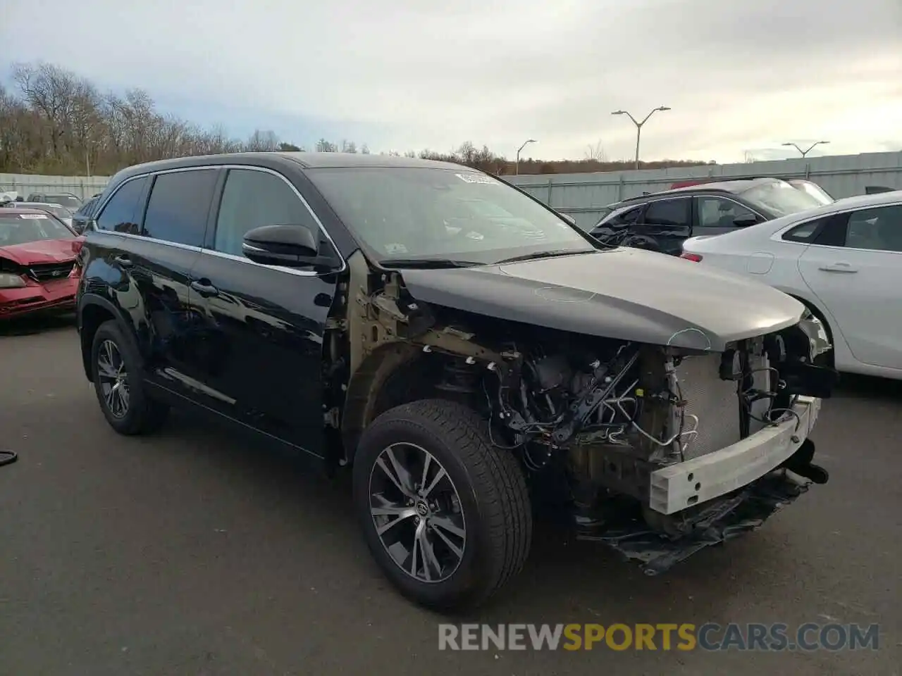 1 Photograph of a damaged car 5TDBZRFH3KS969484 TOYOTA HIGHLANDER 2019