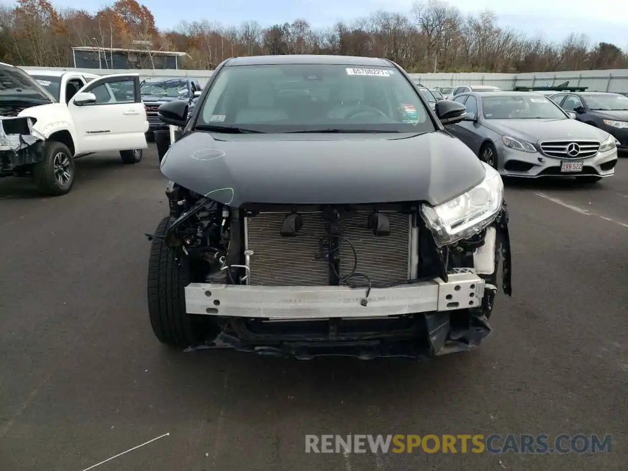 9 Photograph of a damaged car 5TDBZRFH3KS969484 TOYOTA HIGHLANDER 2019