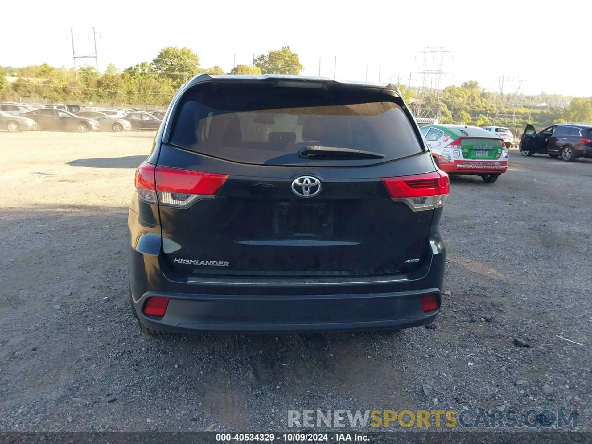 17 Photograph of a damaged car 5TDBZRFH3KS974880 TOYOTA HIGHLANDER 2019