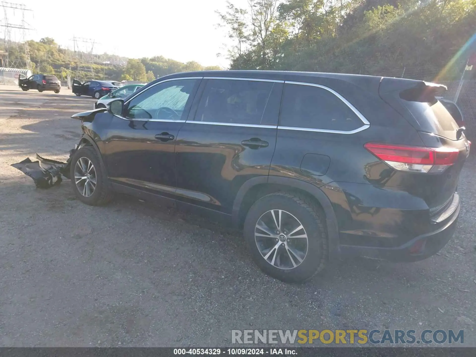 3 Photograph of a damaged car 5TDBZRFH3KS974880 TOYOTA HIGHLANDER 2019