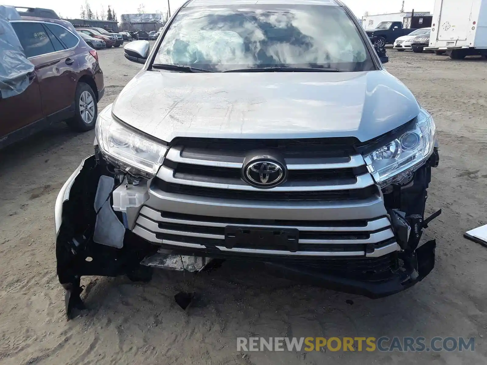 9 Photograph of a damaged car 5TDBZRFH3KS982817 TOYOTA HIGHLANDER 2019