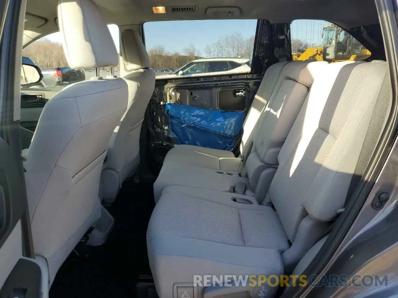 11 Photograph of a damaged car 5TDBZRFH3KS987838 TOYOTA HIGHLANDER 2019