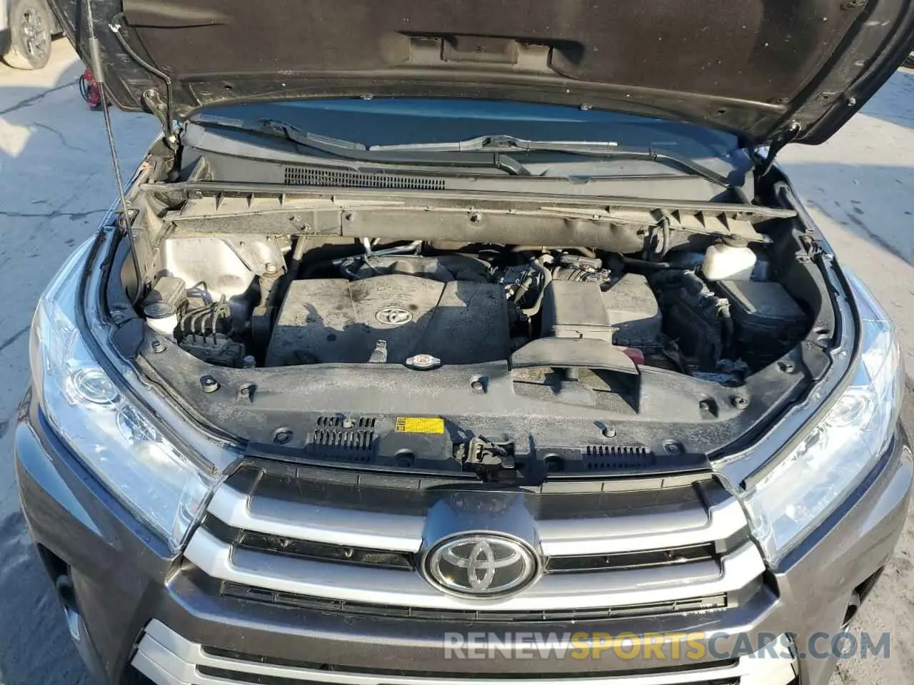 12 Photograph of a damaged car 5TDBZRFH3KS987838 TOYOTA HIGHLANDER 2019