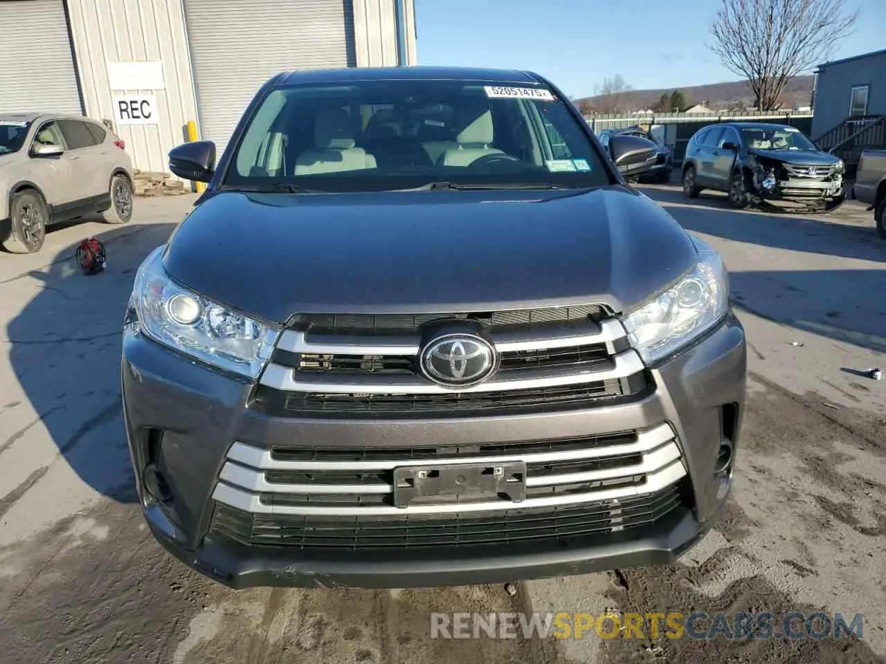 5 Photograph of a damaged car 5TDBZRFH3KS987838 TOYOTA HIGHLANDER 2019