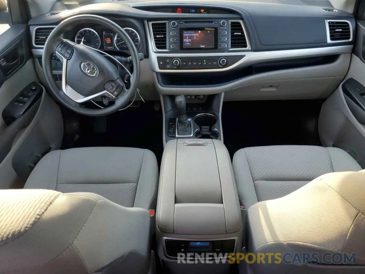 8 Photograph of a damaged car 5TDBZRFH3KS987838 TOYOTA HIGHLANDER 2019