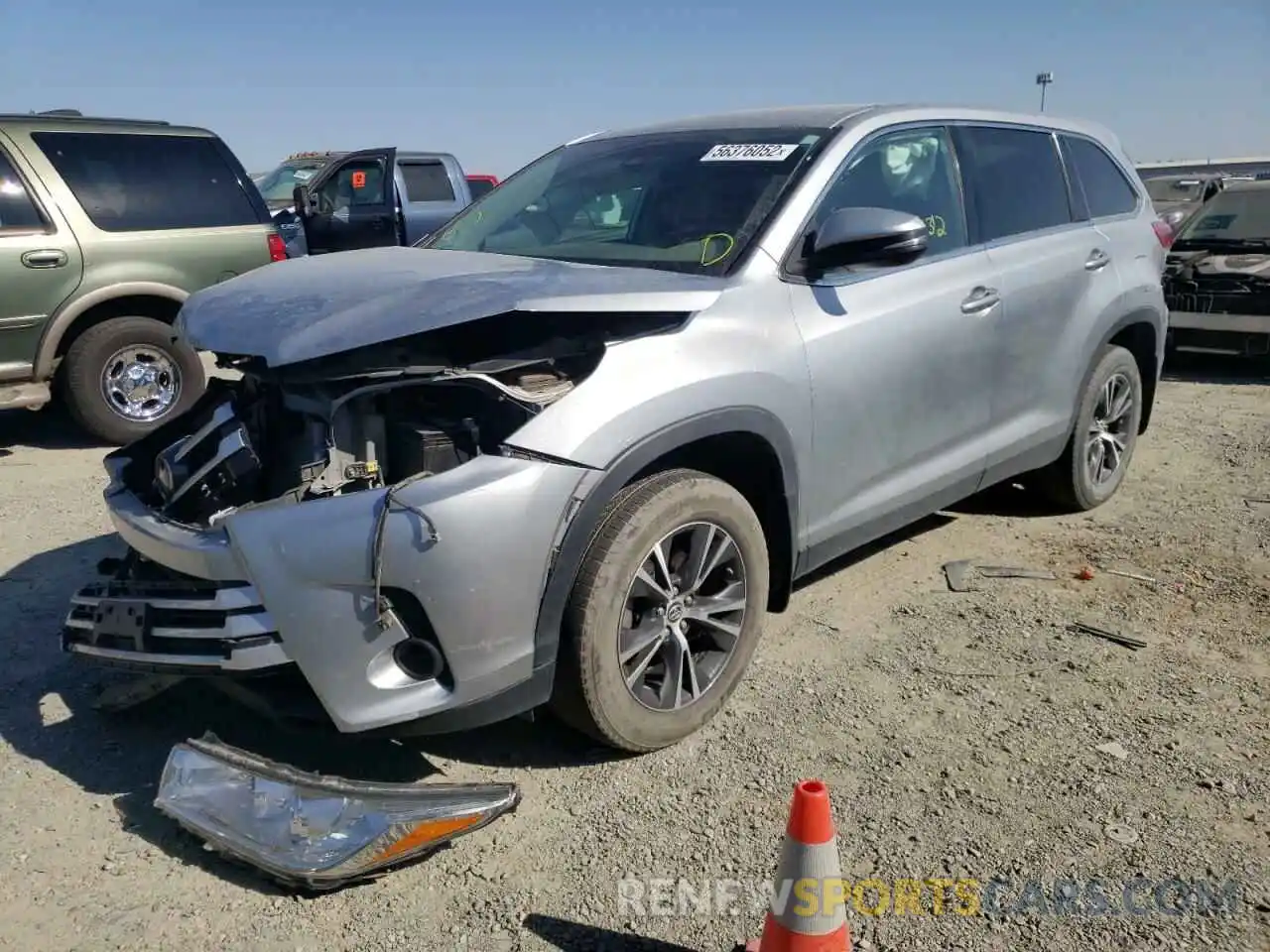 2 Photograph of a damaged car 5TDBZRFH3KS992375 TOYOTA HIGHLANDER 2019