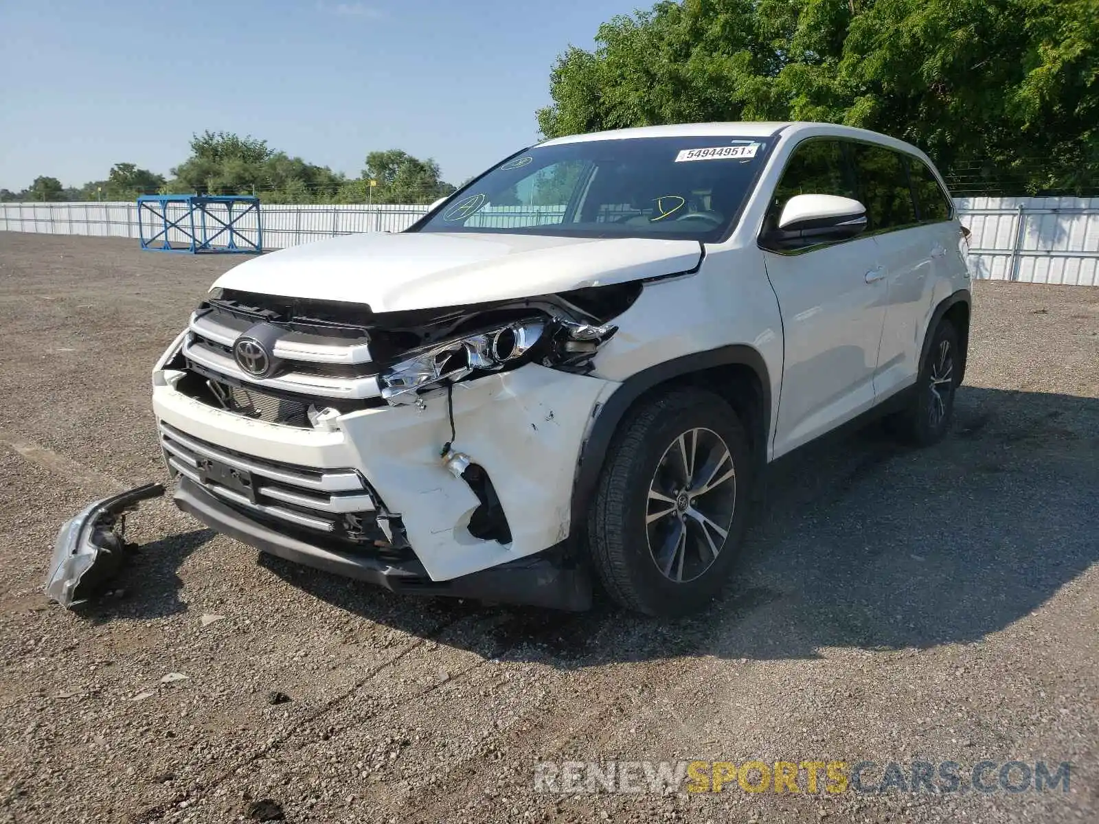 2 Photograph of a damaged car 5TDBZRFH3KS996068 TOYOTA HIGHLANDER 2019