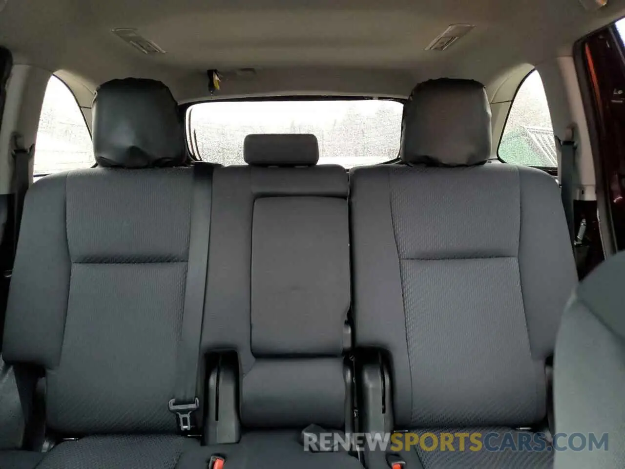 10 Photograph of a damaged car 5TDBZRFH4KS711202 TOYOTA HIGHLANDER 2019