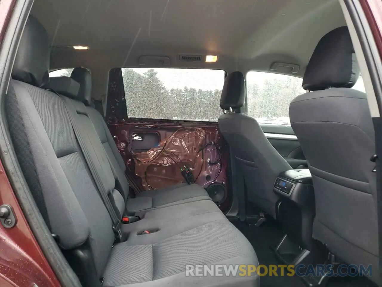 11 Photograph of a damaged car 5TDBZRFH4KS711202 TOYOTA HIGHLANDER 2019