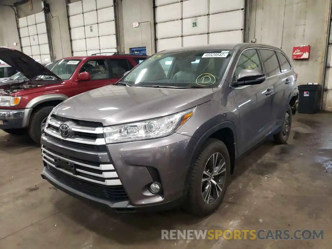 2 Photograph of a damaged car 5TDBZRFH4KS743972 TOYOTA HIGHLANDER 2019