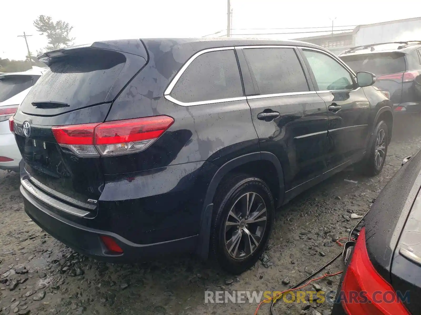 4 Photograph of a damaged car 5TDBZRFH4KS747732 TOYOTA HIGHLANDER 2019