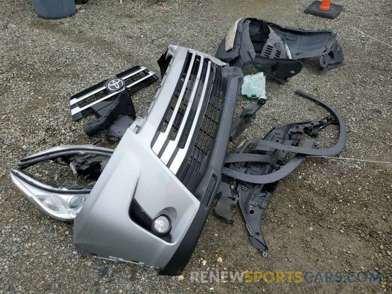 13 Photograph of a damaged car 5TDBZRFH4KS918513 TOYOTA HIGHLANDER 2019