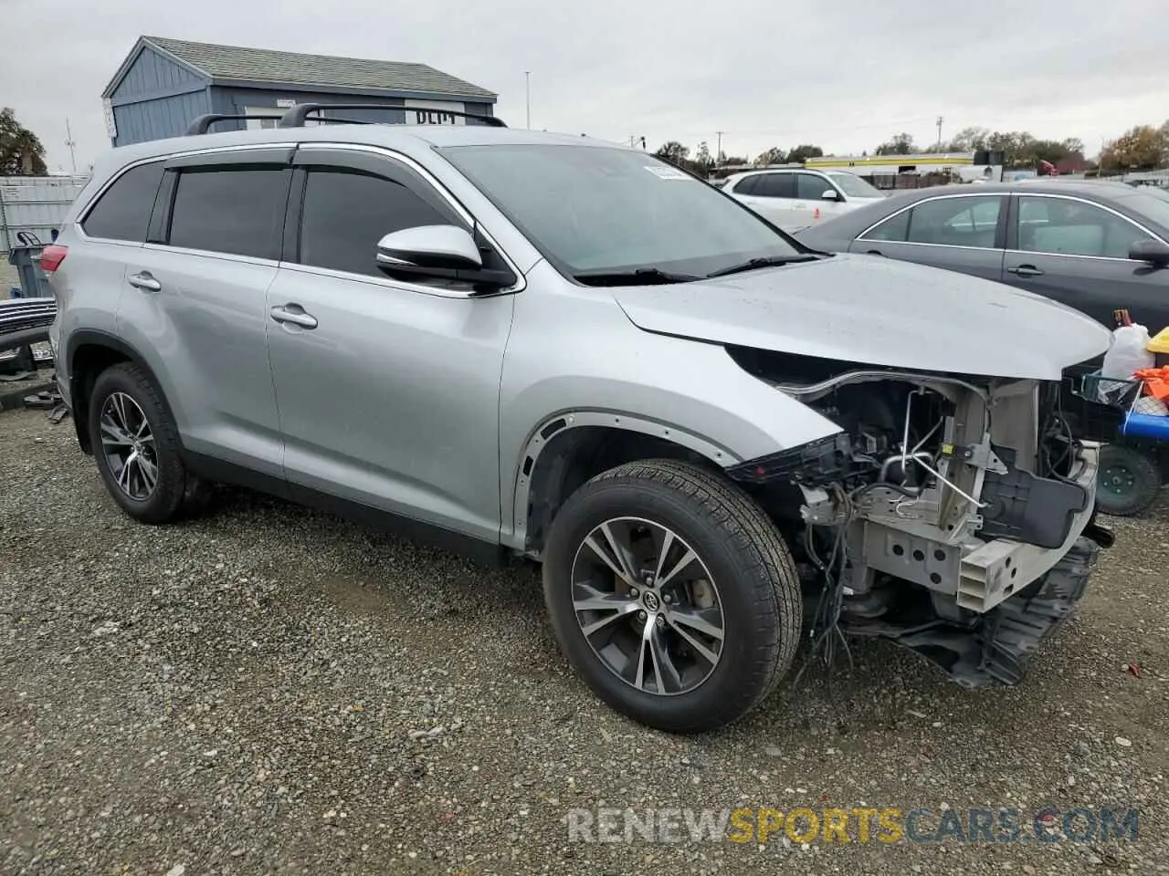 4 Photograph of a damaged car 5TDBZRFH4KS918513 TOYOTA HIGHLANDER 2019