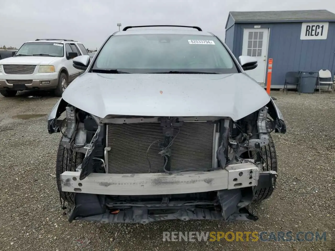 5 Photograph of a damaged car 5TDBZRFH4KS918513 TOYOTA HIGHLANDER 2019