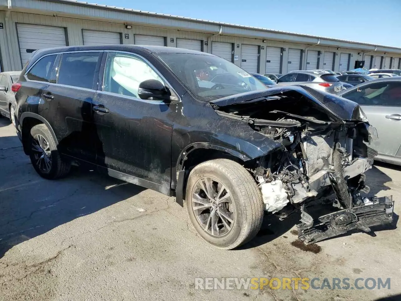4 Photograph of a damaged car 5TDBZRFH4KS919841 TOYOTA HIGHLANDER 2019