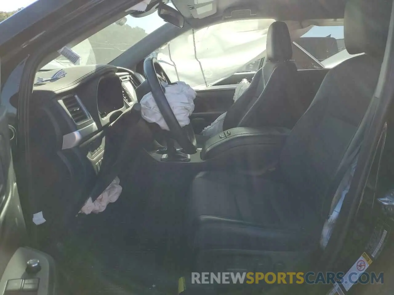 7 Photograph of a damaged car 5TDBZRFH4KS919841 TOYOTA HIGHLANDER 2019