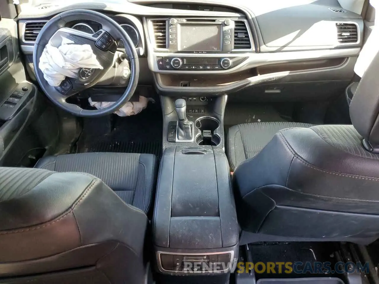 8 Photograph of a damaged car 5TDBZRFH4KS919841 TOYOTA HIGHLANDER 2019