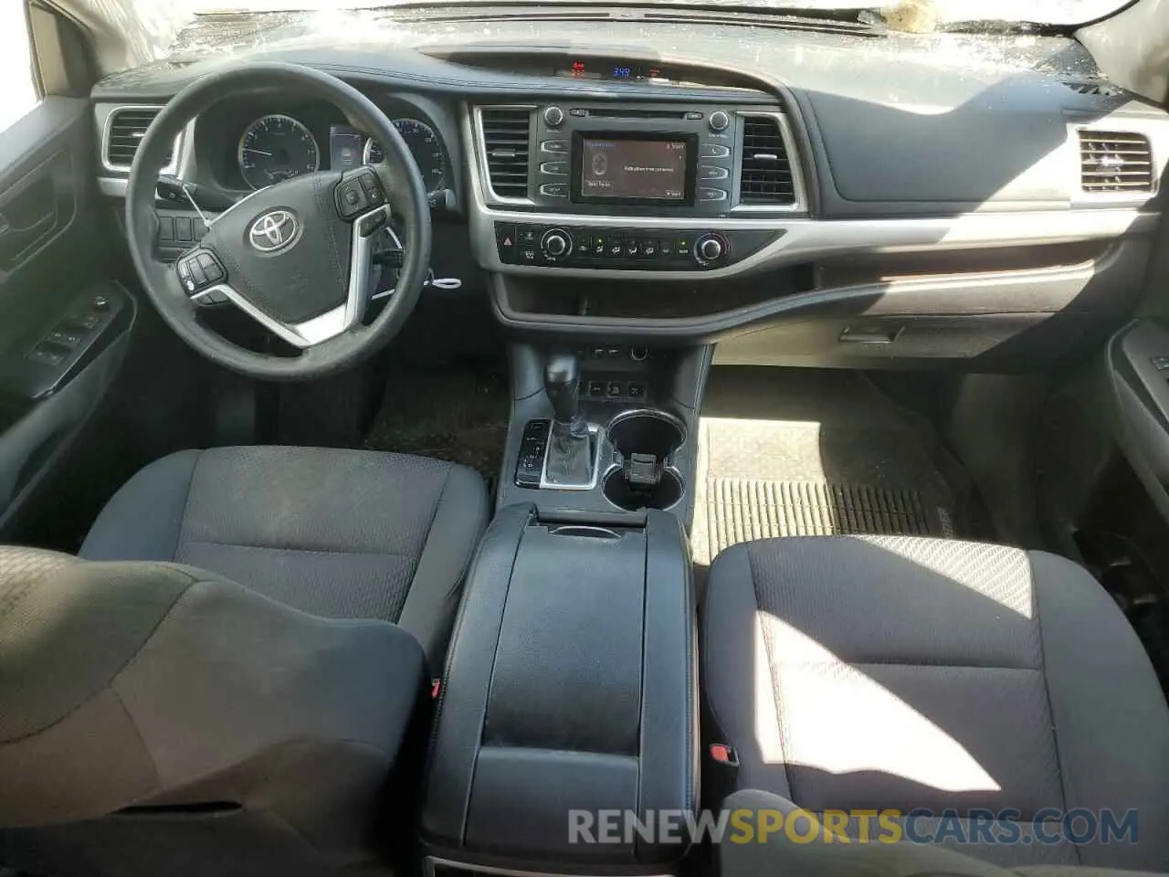8 Photograph of a damaged car 5TDBZRFH4KS921850 TOYOTA HIGHLANDER 2019